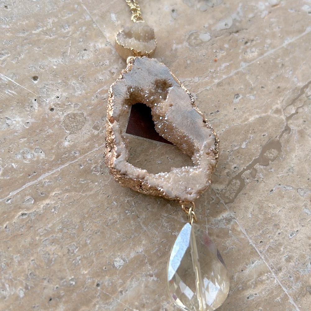 A lovely piece of Geode Agate.